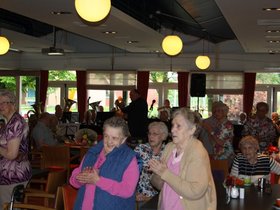 oma%20105%20jaar%20de%20posten%20018.JPG