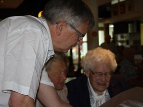 oma%20105%20jaar%20de%20posten%20026.JPG