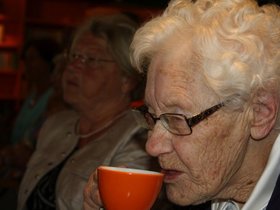 oma%20105%20jaar%20de%20posten%20043.JPG