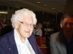 oma%20105%20jaar%20de%20posten%20077.JPG