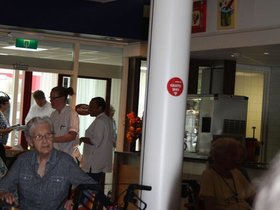 oma%20105%20jaar%20de%20posten%20078.JPG