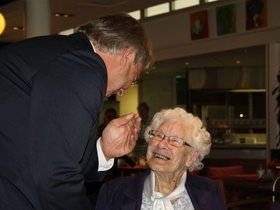 oma%20105%20jaar%20de%20posten%20108.JPG