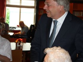 oma%20105%20jaar%20de%20posten%20111.JPG