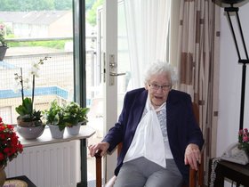 oma%20105%20jaar%20de%20posten%20125.JPG