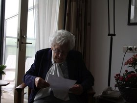 oma%20105%20jaar%20de%20posten%20128.JPG